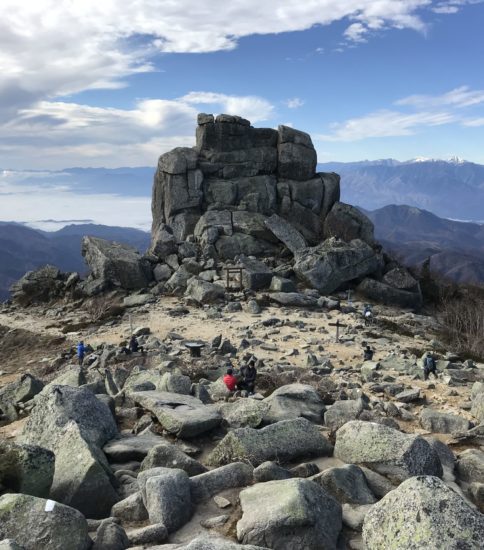 瑞牆山荘から金峰山