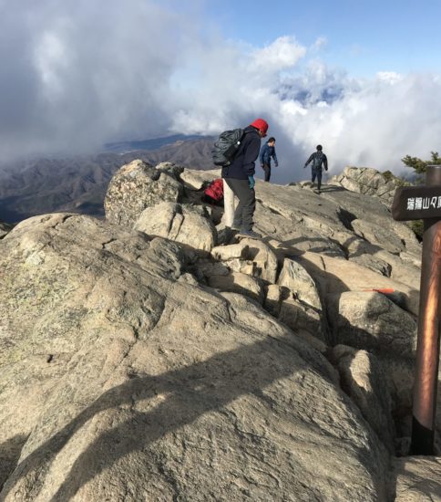 瑞牆山・不動滝から周回