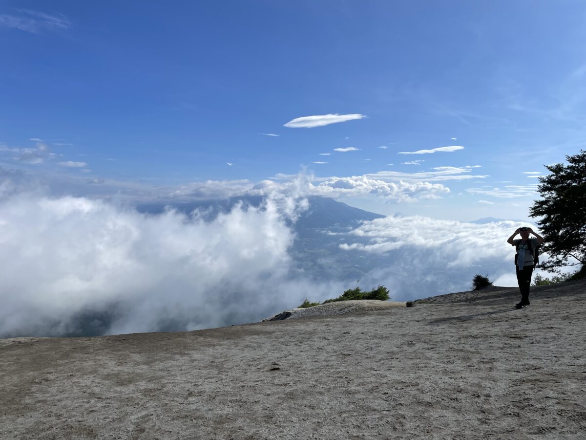 真夏の日向山